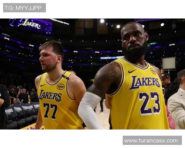 湖人两连胜！里夫斯51+11威少三分迸发，拉文32+4，艾顿22+15建功